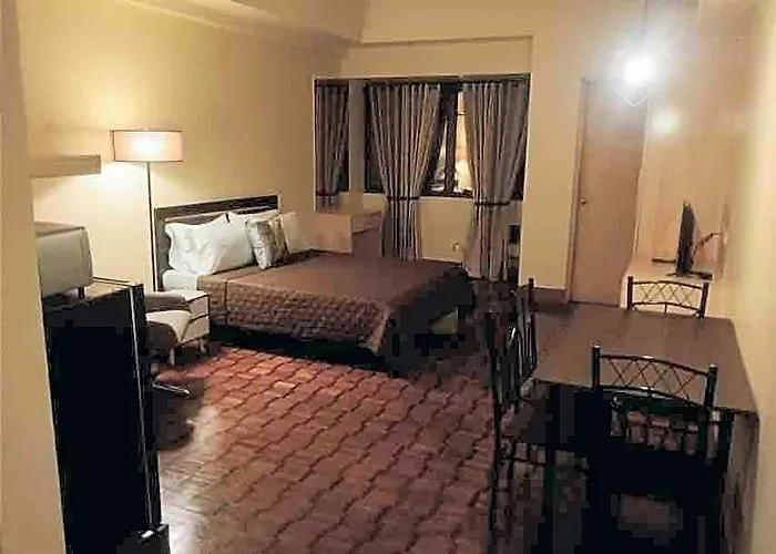 Serene 1 Bedroom Across Greenbelt 5 4*