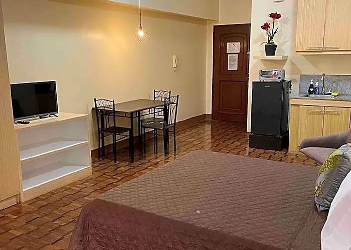 Serene 1 Bedroom Across Greenbelt 5 Hotel 4*
